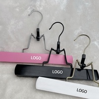 Porte-perruques en bois avec crochet doré, crochet noir, crochet argenté, clip personnalisé, sac de rangement pour perruque en satin non tissé