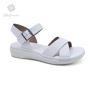 Sandales compensées blanches pour femmes, à bride de cheville réglable, respirantes, confortables, chaussures décontractées quotidiennes pour l'été - Product Image 1