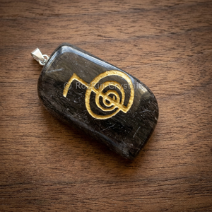Pendentif RozRin Crystals en Agate à Trois Pierres avec Charme Symbole Reiki Doré Style Classique Unisexe - Product Image 3