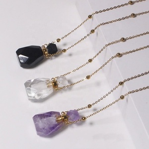 Collier diffuseur de parfum en pierres précieuses naturelles Zyo Jewelry, avec bouteille en cristal d'améthyste et quartz - Product Image 5