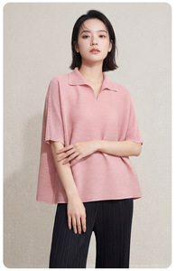 Blusa Elegante Miyake con Cuello en V y Pliegues, Manga Corta, Estilo Relajado y Drapeado, para Uso Diario, Ropa Occidental para Mujer, PY 2026 - Product Image 5