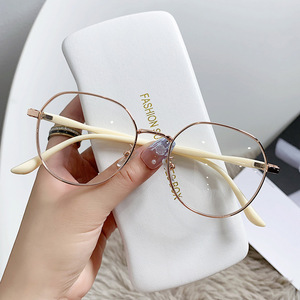 2024 lujo 0 dioptrías <span class=keywords><strong>gafas</strong></span> ópticas elegantes <span class=keywords><strong>gafas</strong></span> graduadas para hombres mujeres nuevas monturas <span class=keywords><strong>de</strong></span> <span class=keywords><strong>gafas</strong></span> <span class=keywords><strong>de</strong></span> lujo para la <span class=keywords><strong>vista</strong></span> <span class=keywords><strong>de</strong></span> la miopía - Product Image 4