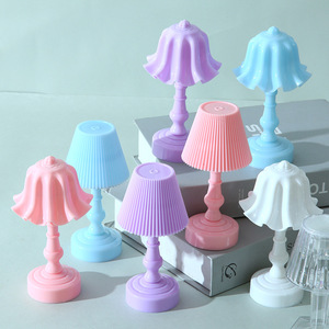 Mini lampe à huile <span class=keywords><strong>de</strong></span> Noël, Père Noël, bonhomme <span class=keywords><strong>de</strong></span> neige, lanterne à vent portable à LED pour cadeaux <span class=keywords><strong>de</strong></span> Noël, décoration intérieure et extérieure - Product Image 4