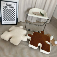 Coussin décoratif en peluche irrégulier pour canapé, idéal pour la sieste et la décoration intérieure