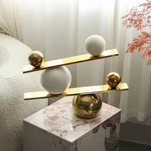Boule de balançoire légère en métal de luxe Ornements de décoration intérieure de style art moderne pour l'intérieur et le jardin Boîte emballée Accessoires pour la maison