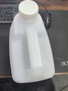 Tùy chỉnh <span class=keywords><strong>4</strong></span> lít HDPE chai nhựa rỗng dầu động cơ <span class=keywords><strong>container</strong></span> cho xe sử dụng 750ml pcr chai với bơm phun PC HDPE chất liệu - Product Image 3