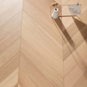 Suelo de Madera de Roble Blanco de Tres Capas, Diseño de Espina de Pescado, Moderno, Liso, Impermeable, con Sistema de Clic, para Viviendas, Almacenes y Salones - Product Image 1