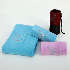 Haute qualité fitness sport utilisation logo personnalisé en relief impression laser ou broderie <span class=keywords><strong>serviette</strong></span> <span class=keywords><strong>de</strong></span> sport en microfibre épaisse <span class=keywords><strong>serviette</strong></span> <span class=keywords><strong>de</strong></span> sport - Product Image 1