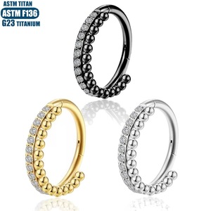 <span class=keywords><strong>En</strong></span> stock: Anillo de nariz de titanio F136 de grado implante, tipo <span class=keywords><strong>piercing</strong></span>, con cuentas laterales, sin costuras, bisagra de joyería, con circonita. - Product Image 3