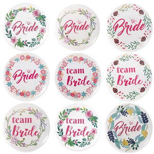 Set di spille a tema foresta incantevole per addio al nubilato, per la futura sposa e le damigelle d'onore, collezione di badge botanici per la squadra della sposa - Product Image 1