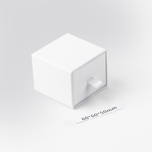 Soportes de exhibición de productos OEM de fábrica con diseño gratuito, tubos de madera y plástico, cajas de papel para joyería, embalaje para pulseras tipo <span class=keywords><strong>Pandora</strong></span> 16. - Product Image 4