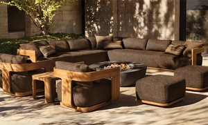 Table d'appoint extérieure en teck massif au design italien audacieux, base architecturale, construction robuste en planches pour terrasse de luxe contemporaine D - Product Image 2