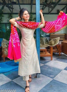 Ensemble Kurta, pantalon et dupatta en rayonne, imprimé doré, style ethnique, avec dupatta Bandhej, tenue traditionnelle à manches courtes, pour occasions festives - Product Image 4