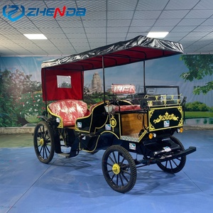 Carro de turismo de alta calidad con asientos rojos y color verde oscuro, ideal para viajes turísticos retro en autobús eléctrico. - Product Image 1