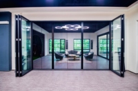 Puertas Exteriores Plegables de Aluminio de Alta Resistencia con Certificación CE, Vidrio Aislante Templado Doble para Jardín, Villa, Hotel, Estilo Moderno
