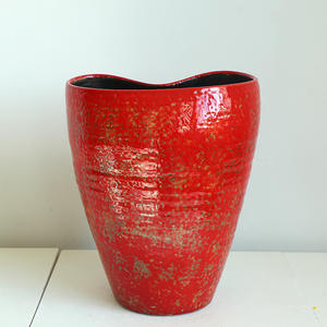 Jarrón de cerámica esmaltado rojo Arreglo de flores irregulares Vese Florero hidropónico Florero artístico de escritorio Floreros secos - Product Image 4