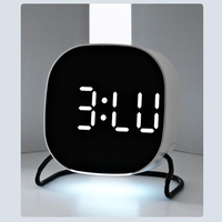 Jam Digital LED yang Dipasang di Dinding dengan Alarm Lampu Malam Berubah Warna Jam Listrik Bertenaga USB untuk Kamar Tidur & Ruang Tamu Hadiah