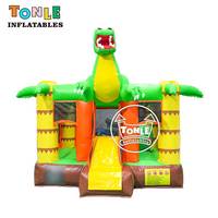 Château gonflable sur le thème des dinosaures pour enfants