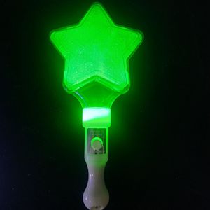 Bán buôn biểu tượng tùy chỉnh năm sao LED GLOW STICK số lượng lớn Nguồn cung cấp bên Sao flash nhựa ánh sáng gậy - Product Image 6