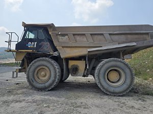 Camion benne minier Caterpillar 777D/773D modèle 2012 fabriqué au Japon, norme Euro 3, 451-500 ch, benne basculante robuste - Product Image 4
