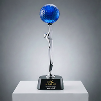 Trofeo de Golf Femenino de Alta Calidad con Figura de Dama Plateada Sosteniendo una Pelota de Golf de Cristal, Personalizable con Logotipo, Ideal para un 'Hole in One'