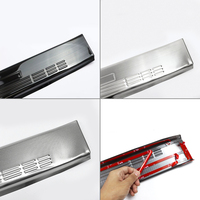 Untuk Aksesoris Toyota Land Cruiser LC300 2022-2026 Pelindung Pintu Interior Mobil LED Pelat Ambang Pintu Anti Gores Bahan Stainless Steel