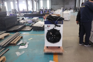 Macchina <span class=keywords><strong>laser</strong></span> pulitore 1000w 2000w 3kw 6000w macchina per la pulizia <span class=keywords><strong>Laser</strong></span> in fibra per la rimozione della ruggine olio macchia ola pittura - Product Image 4