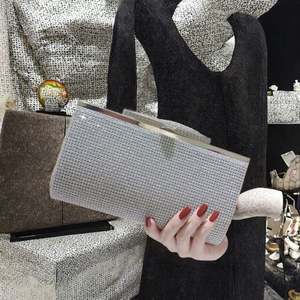 Bolso de noche de moda para mujer, nuevo y elegante, bandolera cuadrada de mano de PU con diamantes de imitación. - Product Image 3