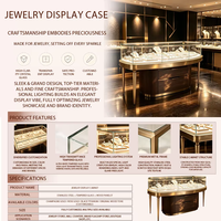 Table de présentation VIP pour bijoux de luxe avec éclairage LED, cadre en métal doré, vitrine en verre et base ondulée, personnalisable pour les magasins de bijoux
