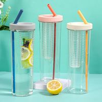Bouteille d'eau en plastique de 700 ml grande capacité avec infuseur à thé et fruits (citron) et paille