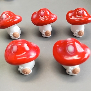 Decoración de jardín de hadas en miniatura, accesorios de estatuilla de conejo de Caperucita Roja de resina de mini hongo artificial - Product Image 3