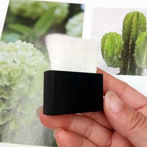 Rich sky — petite brosse compacte et carrée noire, Blush, marque privée, nouvelle collection - Product Image 3