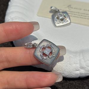 Colgante de Plata de Ley S925 con Diseño Medieval Vintage, Colgante Cuadrado Simple y Moderno con Circonita Hueca y Patrón Cepillado - Product Image 2