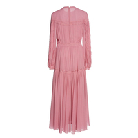 Robe longue plissée rose pour femme, élégante et personnalisée, en mousseline brodée, col en V, manches longues lanternes, avec panneaux en dentelle et volants