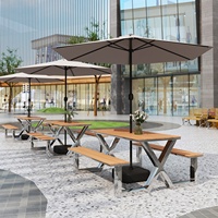 Ensemble table et chaises d'extérieur commercial en acier inoxydable au design minimaliste et moderne, avec fonction de démontage et parasol inclus, pour repas décontractés