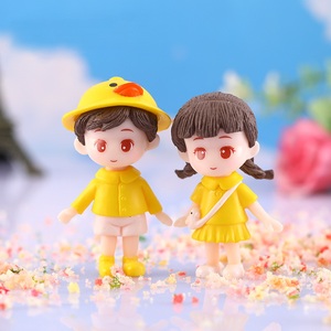 Fai da te casa delle bambole 3D giocattolo <span class=keywords><strong>in</strong></span> miniatura cartone animato coppie <span class=keywords><strong>in</strong></span> cappello giallo figurina <span class=keywords><strong>in</strong></span> <span class=keywords><strong>resina</strong></span> artigianato decorazione della tavola - Product Image 3