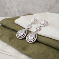 Boucles d'oreilles pendantes longues en forme de poire à 3 niveaux, pavées de CZ, hypoallergéniques et inaltérables, pour mariage, concours de beauté, bal de promo et soirée - Collection Mode 2026