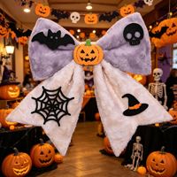Nœud en peluche d'Halloween, nœud décoratif mignon et effrayant avec détails de citrouille, de chauve-souris et de chapeau de sorcière pour la fête d'Halloween