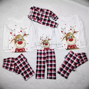 Piyama Natal Keluarga Motif Kotak-kotak untuk Pria, Atasan Putih dengan Cetakan Rusa, Celana Tartan Merah Hitam, Pakaian Tidur Seragam untuk Ayah, Ibu, Anak-anak, dan Anjing - Product Image 2