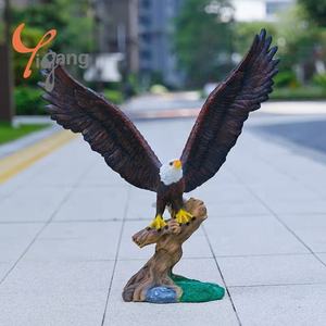 Scultura di <span class=keywords><strong>Aquila</strong></span> in Resina Realistica con Base ad Albero Appassito che Svolazza verso il Cielo - Arte Paesaggistica per Esterni - Product Image 3