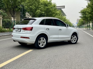 <span class=keywords><strong>Audi</strong></span> <span class=keywords><strong>Q3</strong></span> 2.0 <span class=keywords><strong>TFSI</strong></span> 35 <span class=keywords><strong>TFSI</strong></span> Comfort Automatique 2015, Voiture d'occasion, en stock et prête pour livraison immédiate - Product Image 3