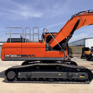 Used Doosan DX300LCA 30t Crawler Excavator with Gearbox in Stock Cheap Price Durable Robust Fuel-efficient Powerful Sale - Product Image 1