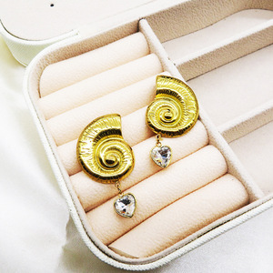 Nuevos Pendientes de Concha Estilo Europeo y Americano para Vacaciones de Verano, Pendientes de Acero de Titanio 18K para Mujer, Estilo Exagerado - Product Image 1
