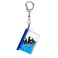OEM ODM Vente chaude Porte-clés liquide en acrylique cube d'eau personnalisé et créatif avec paillettes et séquins, effet sable mouvant aquatique, souvenir cadeau