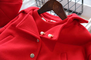 Abrigos de Invierno para Niñas Estilo Karen, Diseño de Diseñador, Color Rojo Sólido, con Accesorios de Perlas - Product Image 4