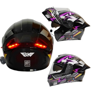 Giá bán buôn xách tay cưỡi xe máy Mũ bảo hiểm với màu xanh răng thông minh LED Đèn đuôi Mũ bảo hiểm xe máy nhà sản xuất - Product Image 1