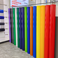 Venta caliente Sav PVC Color vinilo rollo autoadhesivo mate permanente pegamento brillante cartel materiales para diseño gráfico Plotter uso