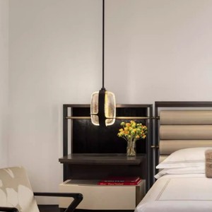 Lustre ovale LED design italien en verre ondulé à tête unique pour hôtels et maisons d'hôtes - Product Image 1