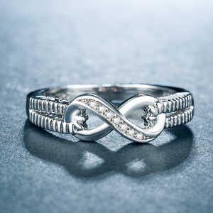 Anello in cristallo color argento per donna, accessori minimalisti per la moda quotidiana e per le feste - Product Image 2