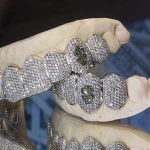 Estilo Hip Hop chapado en oro Moissanite Grillz Custom Round Brilliant Cut Vvs Diamond 925 Silver Grilliz para dientes - Product Image 3